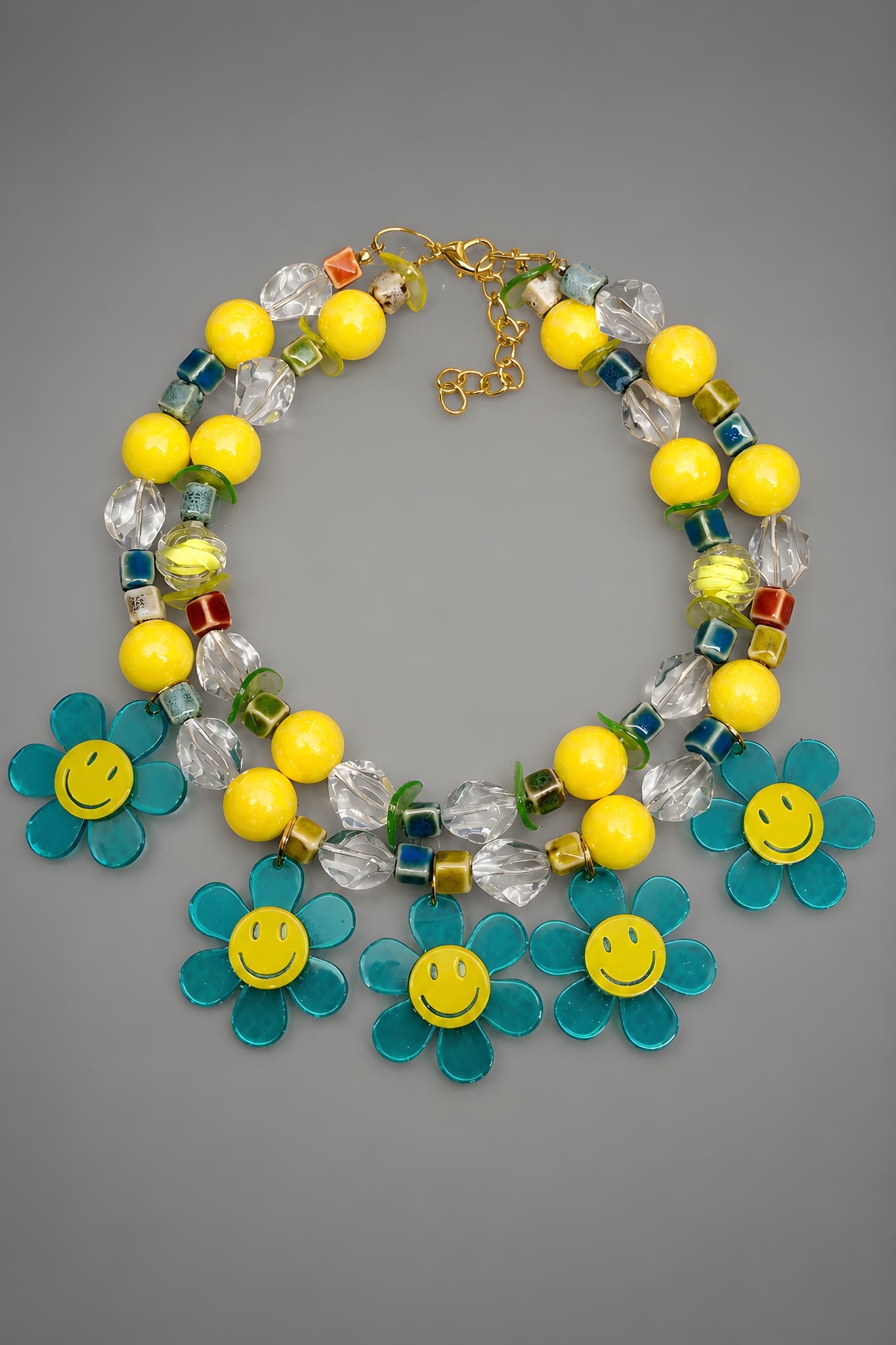 Sunny Daisy – Handgefertigte Statement-Halskette mit Smiley-Blumen | Einzelstück