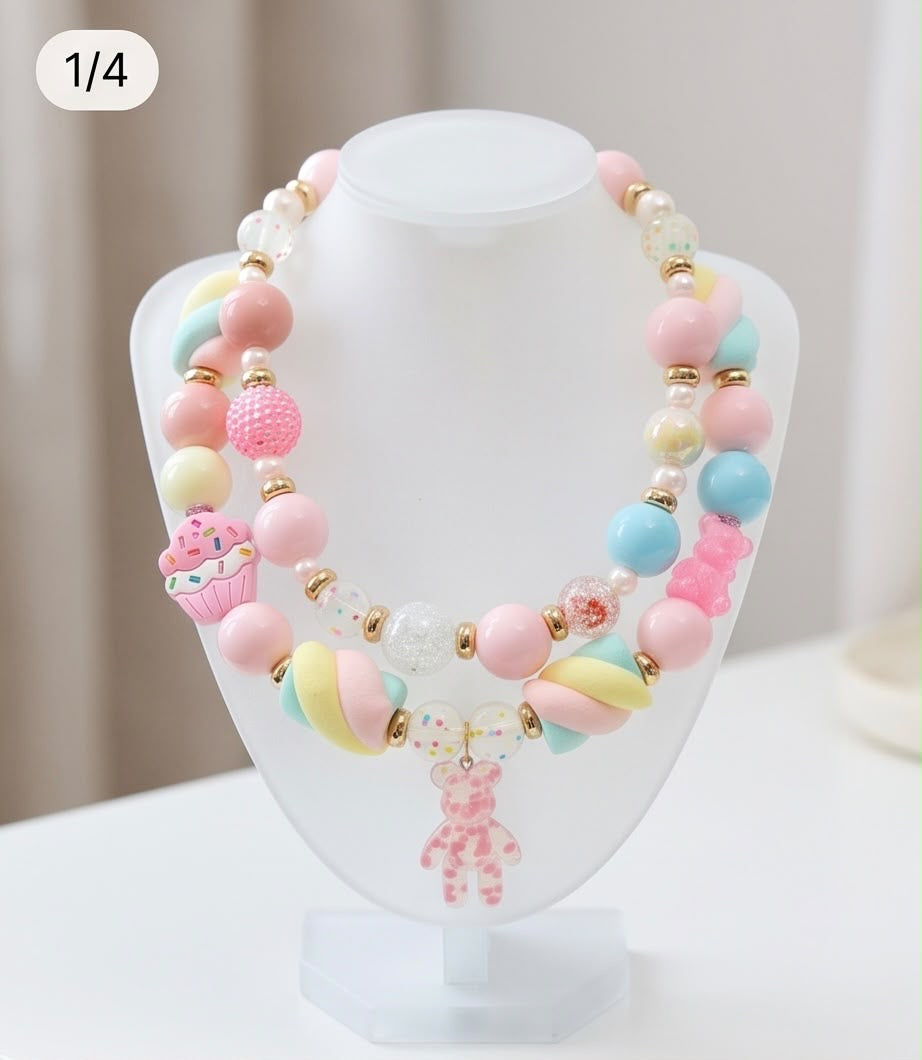 Marshmallow Dream – Statement-Kette in Pastell mit Teddy-Anhänger
