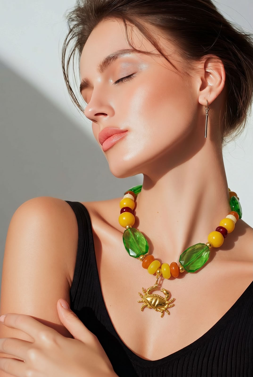 Costa-Verde-Statement-Halskette | Halskette mit grünem Krebs-Anhänger | Tropische Perlenkette | Handgefertigter Strandschmuck | Einzigartiges Sommergeschenk für Frauen