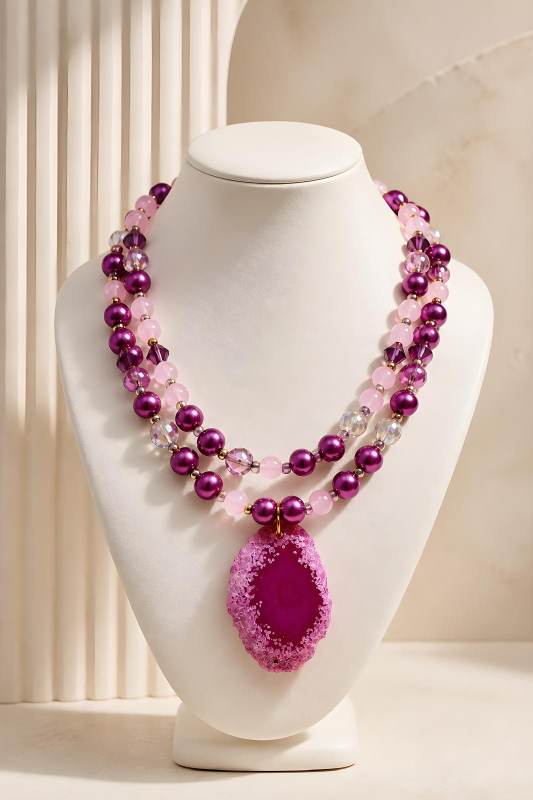 Berry Queen – Fuchsia Statement-Kette mit Steinanhänger | Einzelstück