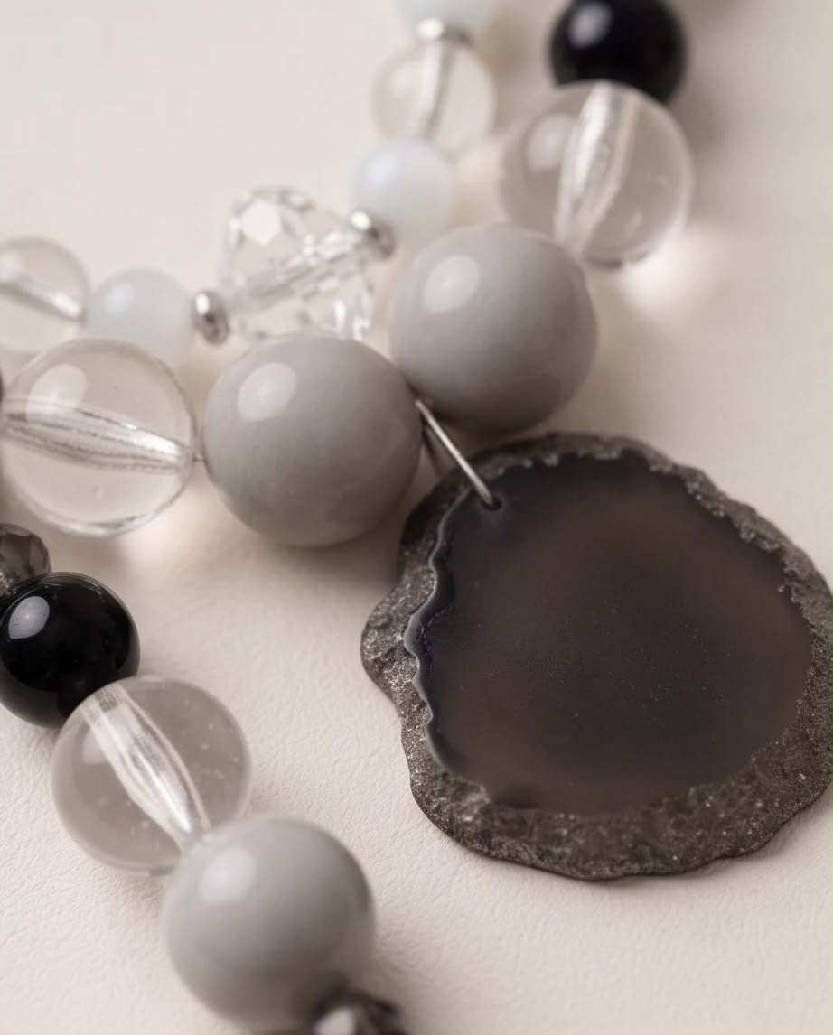 Moon Stone – Handgefertigte Statement-Halskette mit Naturstein-Anhänger | Einzelstück