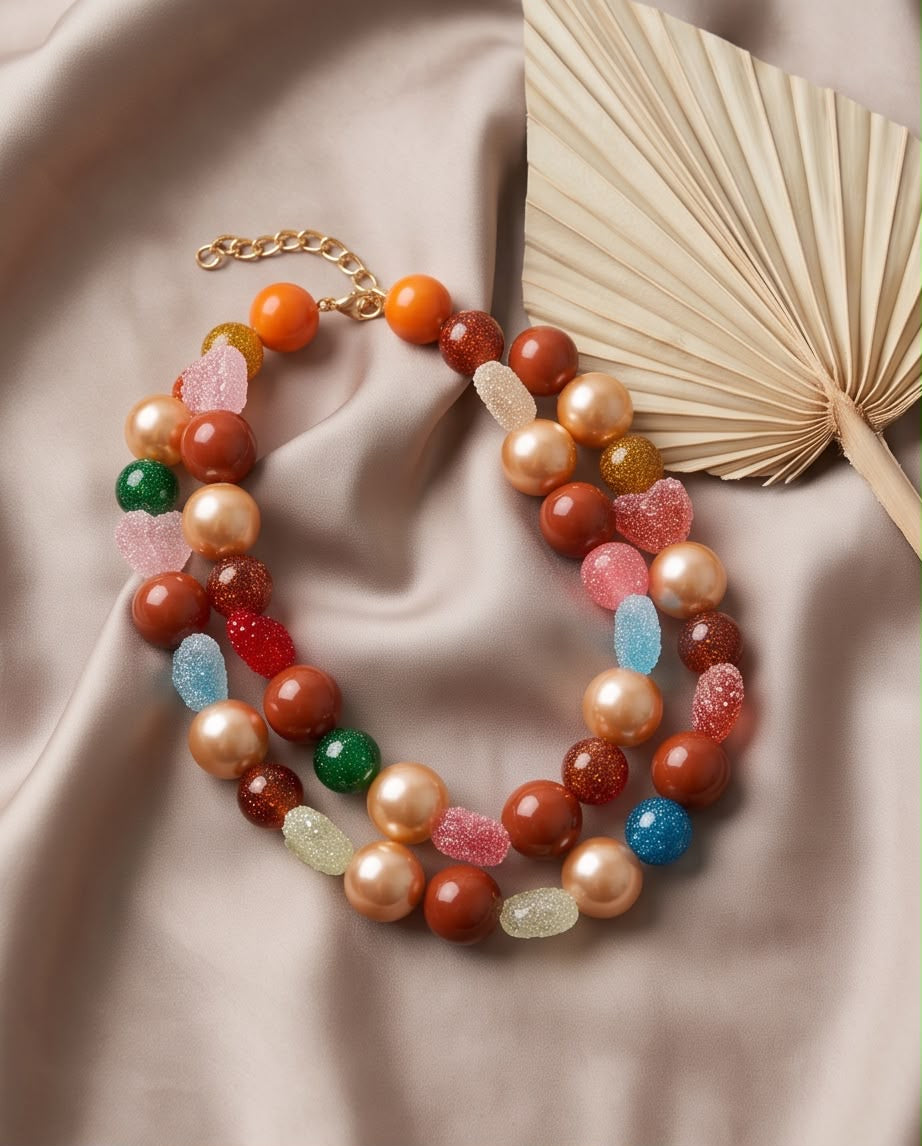 Amaretto – Statement-Kette in warmen Herbstfarben mit Candy-Herzen