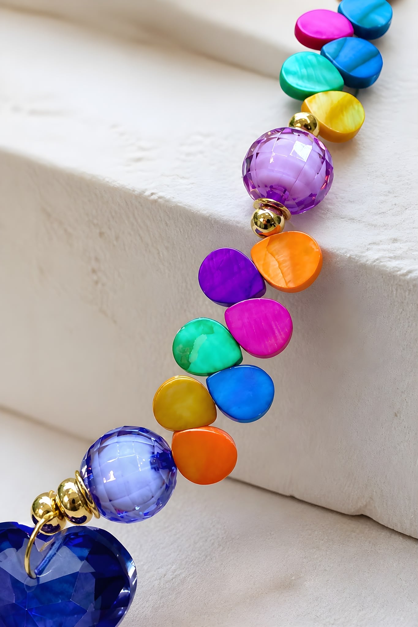 Viva Love – Bunte Statement-Kette mit blauem Kristallherz | Einzelstück