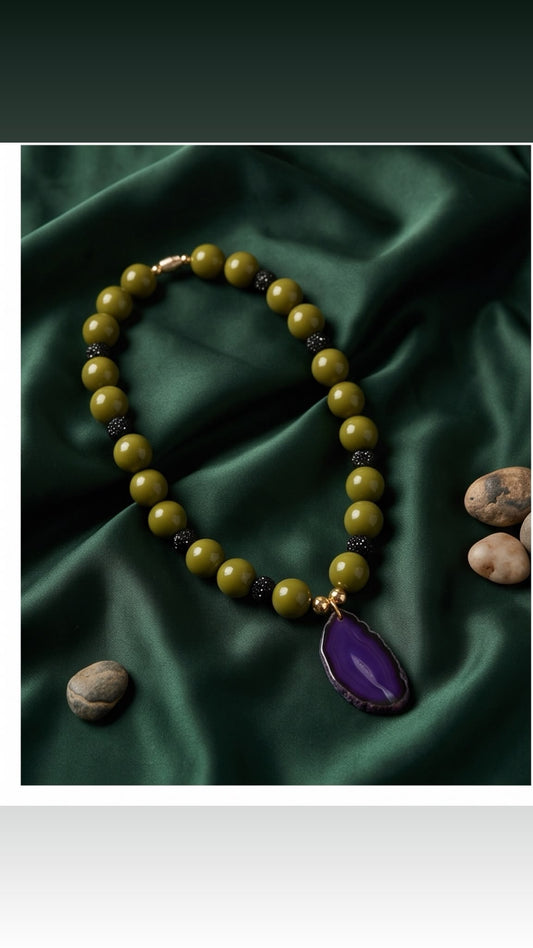 Olive Noir Handmade Agate Necklace by Illari