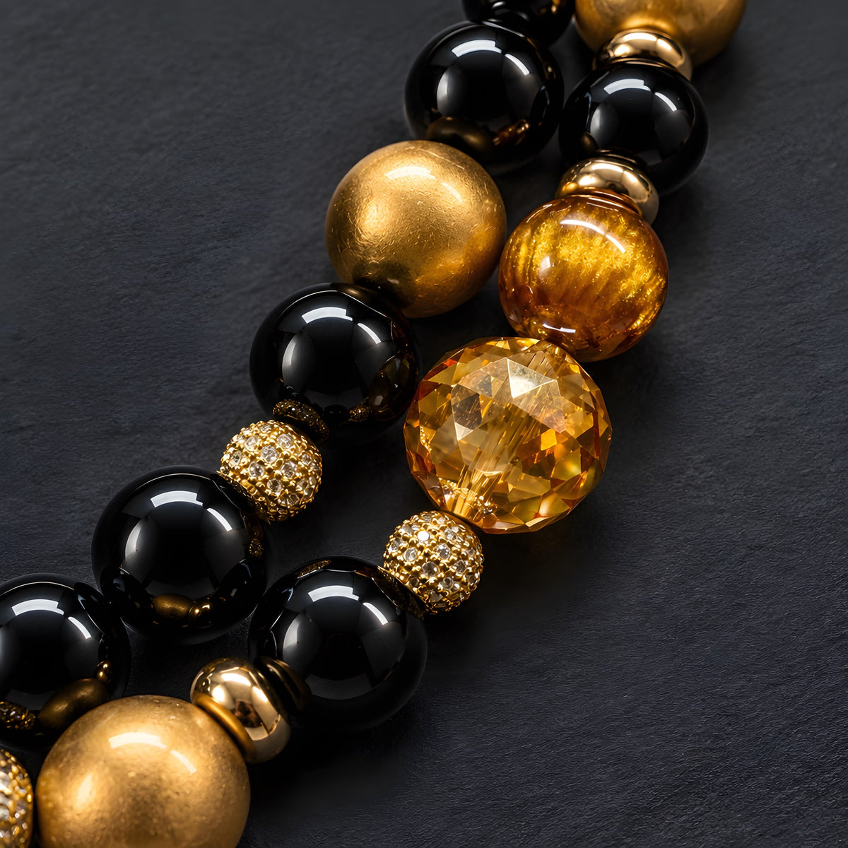 LE CORPS – Statement Halskette in Schwarz, Gold & Tigerauge mit Körper-Anhänger