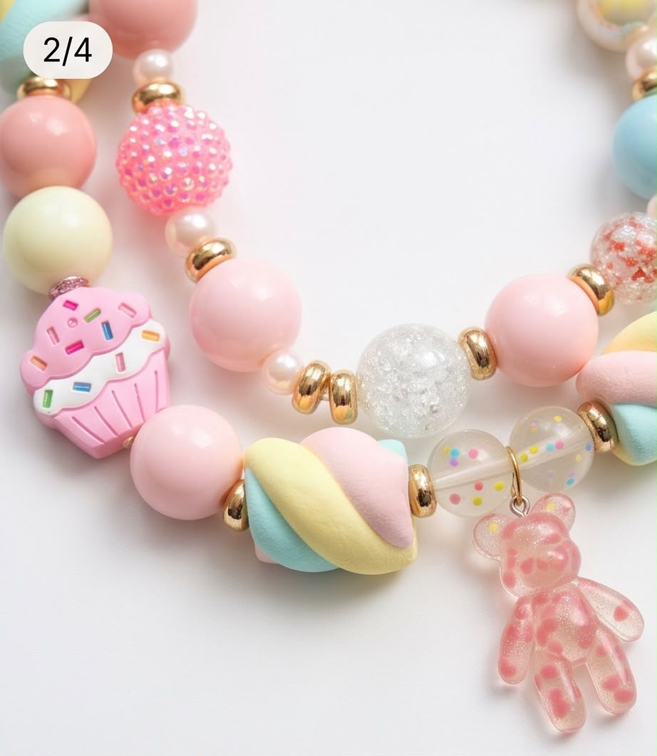 Marshmallow Dream – Statement-Kette in Pastell mit Teddy-Anhänger