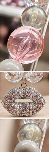 ESCANDAL – Statement-Kette mit Kristall-Lippenanhänger in Rosé, Perlmutt & Silber