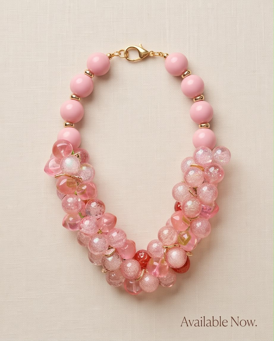 Juicy Blush – Pink statement necklace with transparent beads