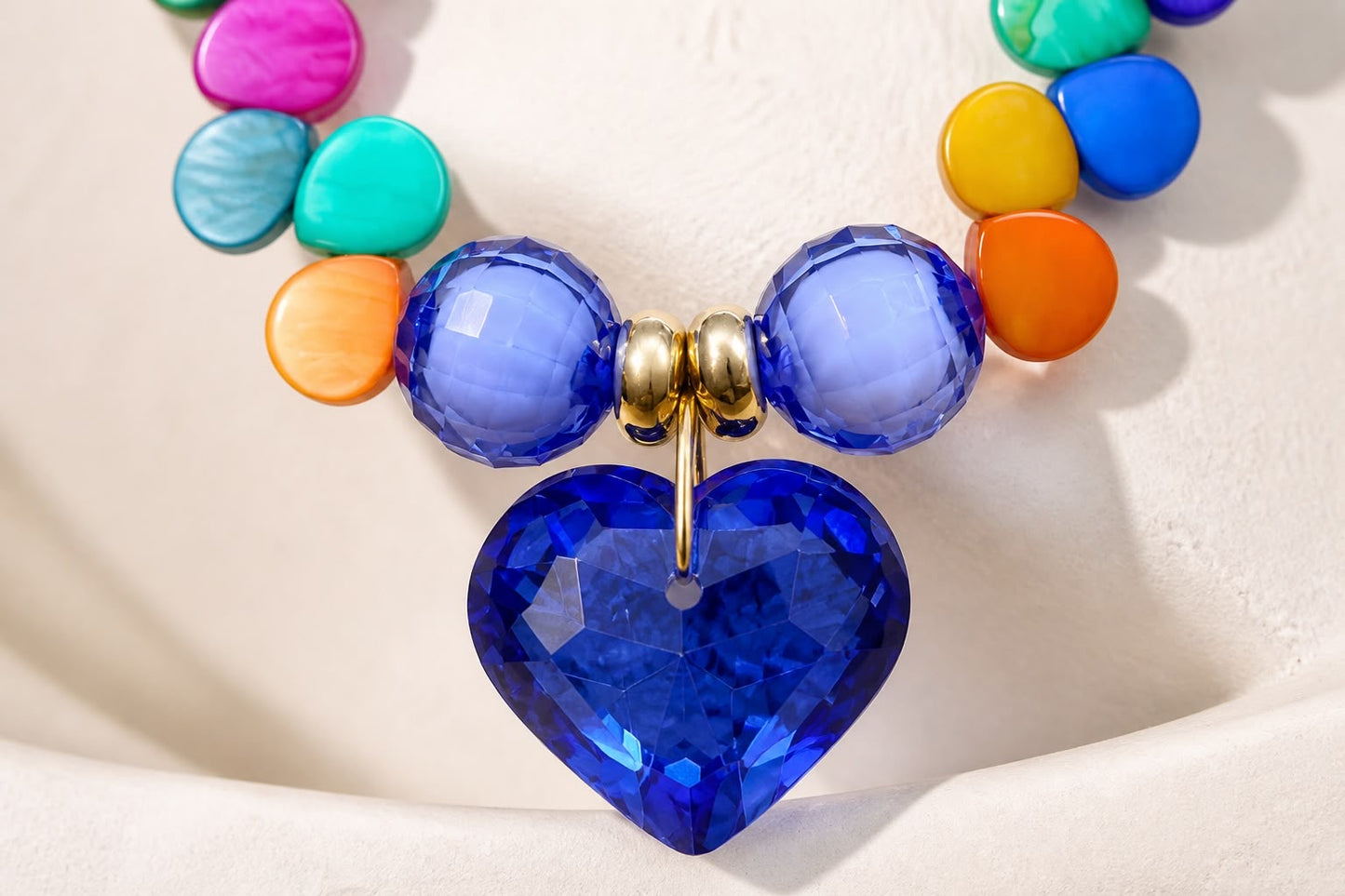 Viva Love – Bunte Statement-Kette mit blauem Kristallherz | Einzelstück