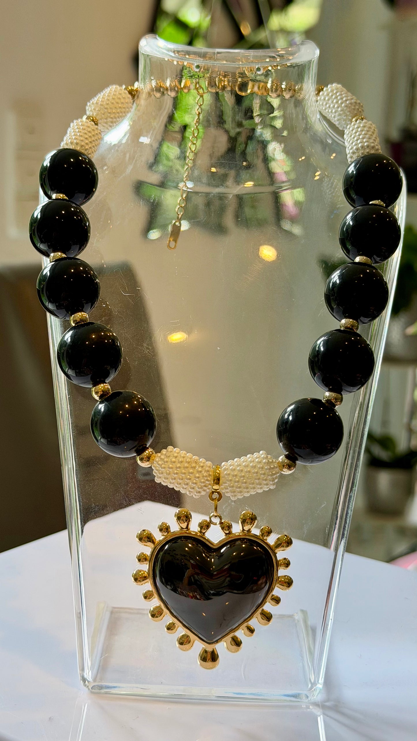Noir Sacré Handmade Necklace by Illari