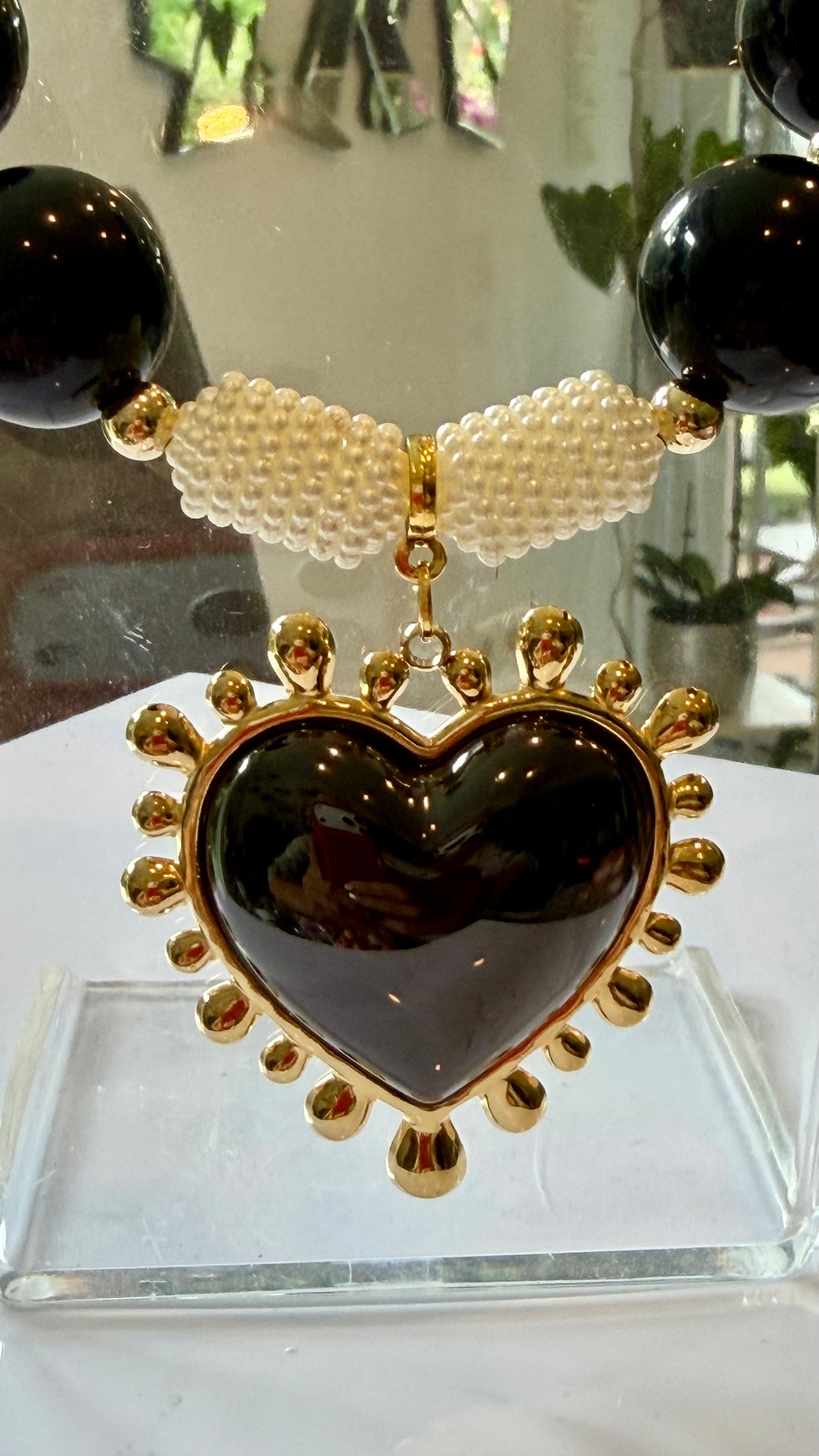 Noir Sacré Handmade Necklace by Illari