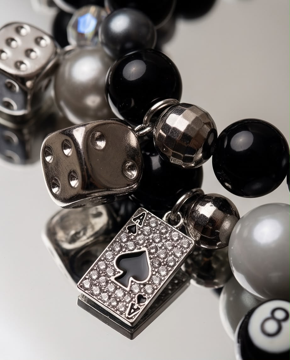 LUCKY EIGHT – Statement Halskette Schwarz & Silber mit Würfeln, Spielkarten und 8-Ball