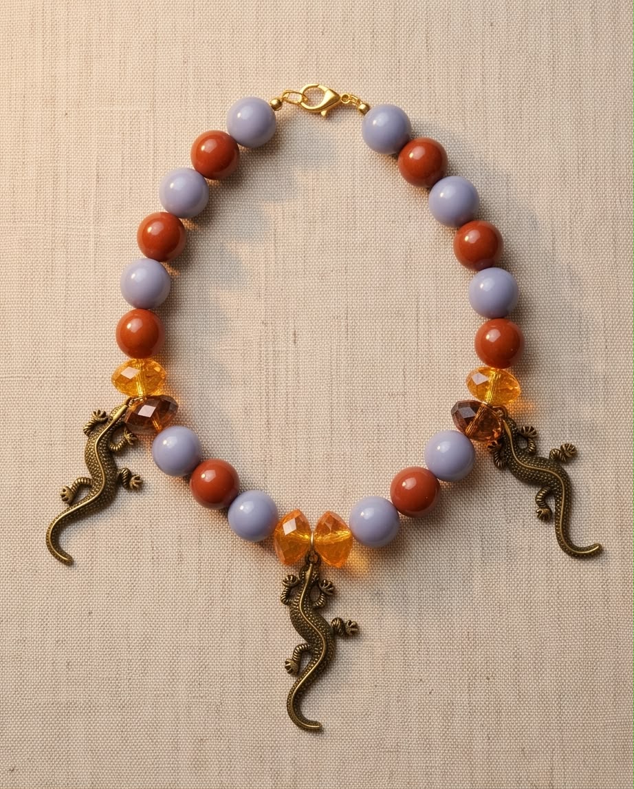 Salamandra – Statement-Kette in Blue Heron & Terracotta mit Salamander-Anhängern