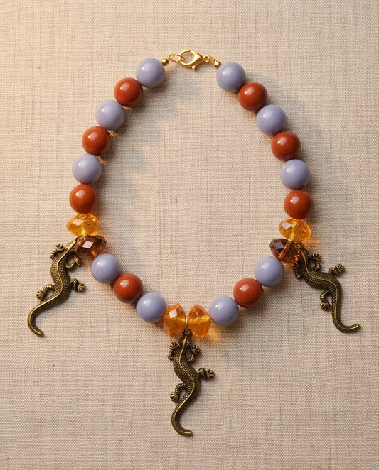 Salamandra – Statement-Kette in Blue Heron & Terracotta mit Salamander-Anhängern
