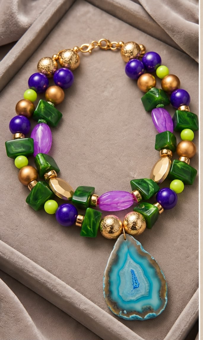 Oráculo – Zweireihige Statement-Kette mit türkisblauem Achat-Anhänger, Grün, Violett & Gold